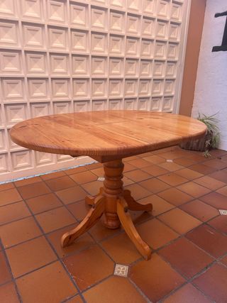 Mesa de comedor redonda de madera