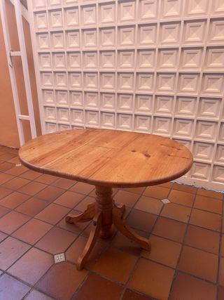 Mesa de comedor redonda de madera