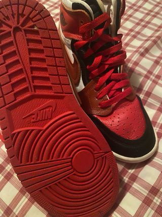 Zapatillas Jordan Rojas y Blancas