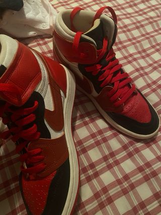 Zapatillas Jordan Rojas y Blancas