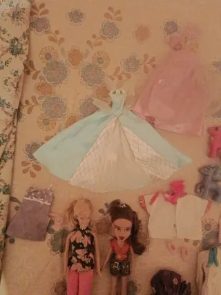 Barbie anni '90, Bratz e vestiti