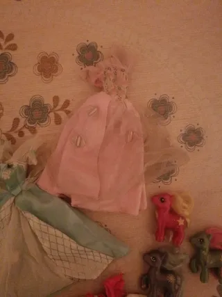 Barbie anni '90, Bratz e vestiti