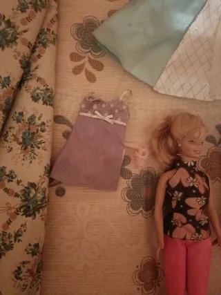 Barbie anni '90, Bratz e vestiti