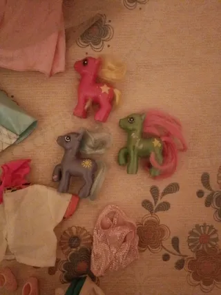 Barbie anni '90, Bratz e vestiti