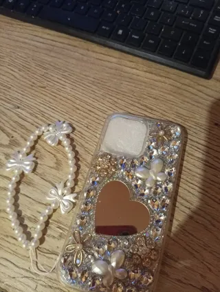 Funda iPhone 14 Pro Max con Corazón y Perlas