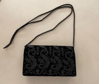 Pochette velluto nera con tracolla