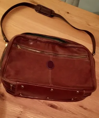 Maleta vintage imitacion cuero.