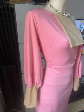Abito rosa e beige elegante
