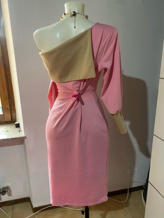 Abito rosa e beige elegante