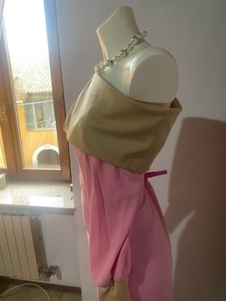 Abito rosa e beige elegante