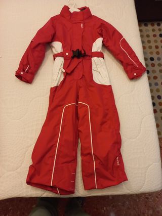 Mono esqui o nieve niño