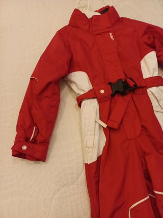 Mono esqui o nieve niño