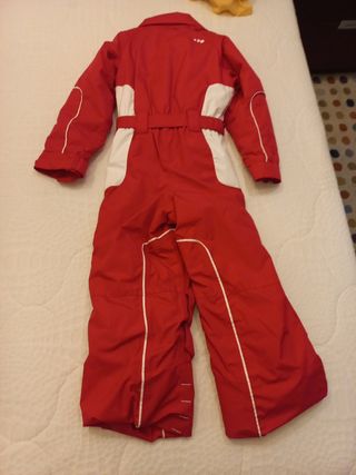 Mono esqui o nieve niño