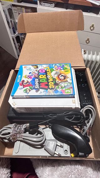 Nintendo Wii U + Super Mario 3D World