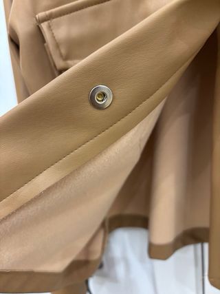 Chaqueta efecto piel marrón