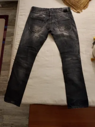 Pantalón vaquero hombre gris