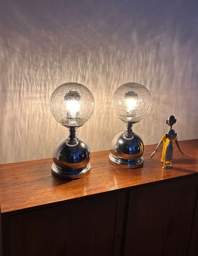 PAREJA DE LÁMPARAS CROMADAS DE MESILLA, AÑOS 70