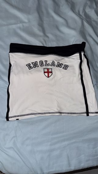 Top blanco y negro England