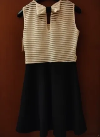 Vestitino bianco e blu marino scuro