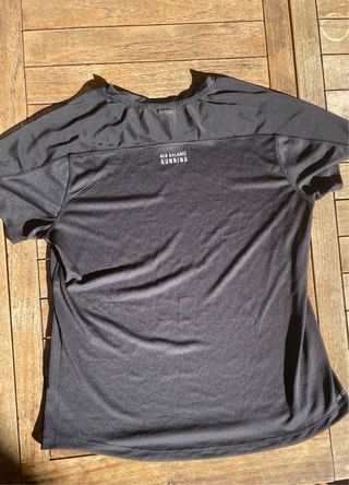 Camiseta deportiva New Balance negra