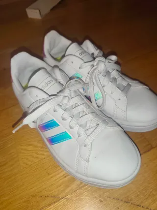 Zapatillas Adidas Blancas y Multicolor