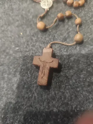 Rosario de madera y pulsera