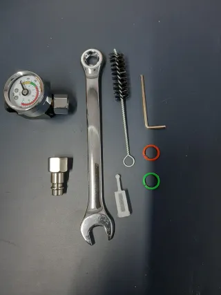 LOTE DE LIJADORA Y PISTOLA DE PINTAR PROFESIONAL