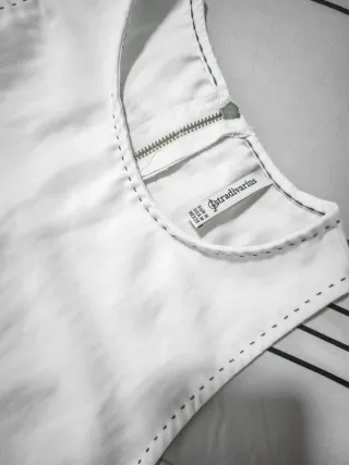 Blusa blanca sin mangas