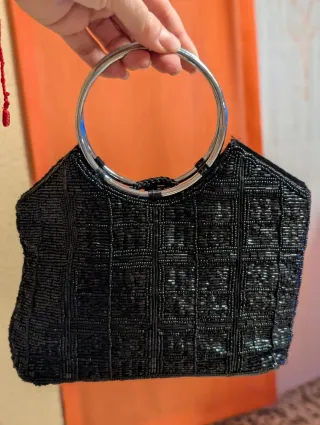 Borsa da festa con strass e cinture abbinate