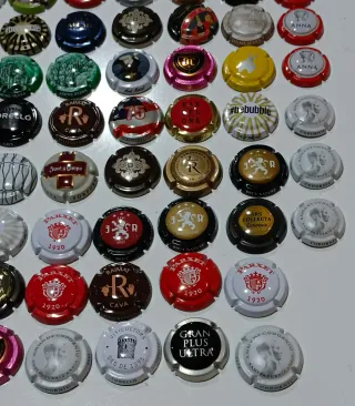 88 Chapas de Cava (con repetidas)