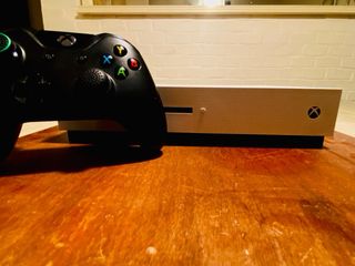 Consola Xbox One Bianca + Mando