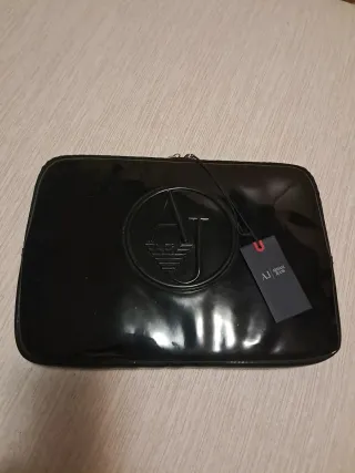 Carpeta Armani Jeans Negra