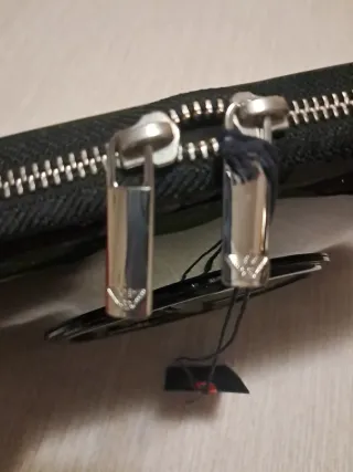 Carpeta Armani Jeans Negra