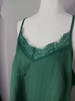 Camiseta verde con encaje