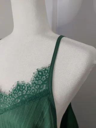 Camiseta verde con encaje