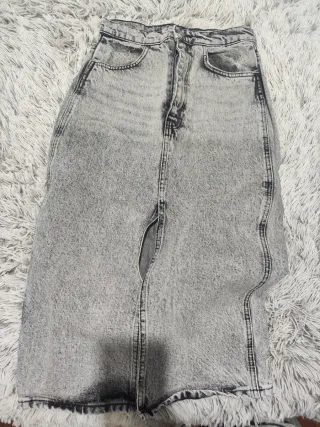 Falda midi Zara gris