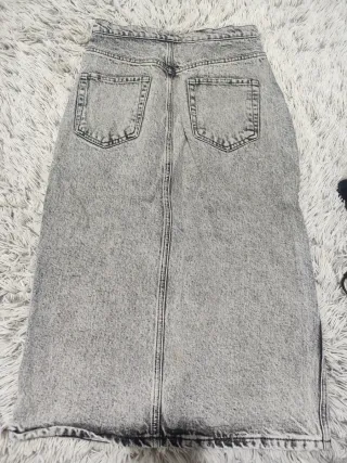 Falda midi Zara gris