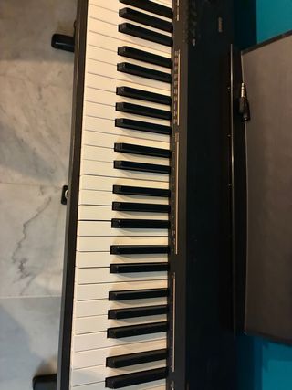 Piano Casio CDP-130.