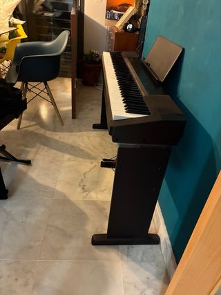 Piano Casio CDP-130.