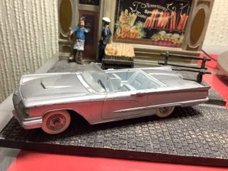 Coche Ford Thunderbird Dinky Toys 1/43