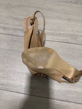 Sandalias tacón peep toe beige
