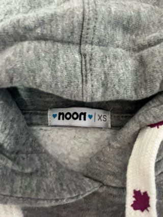 Sudadera gris marca Noon talla XS. Talla pequeño.