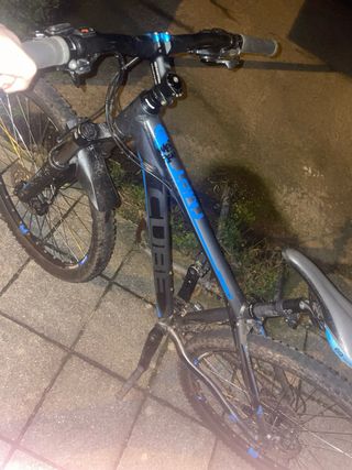 Bicicleta CUBE Nera e Blu