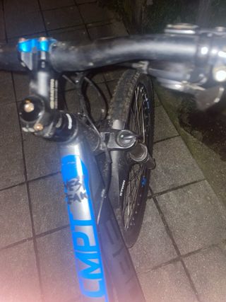 Bicicleta CUBE Nera e Blu