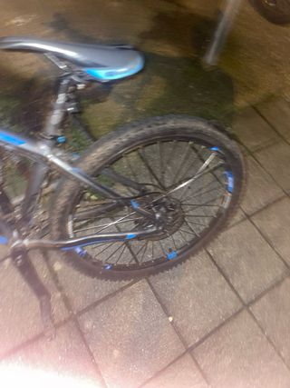Bicicleta CUBE Nera e Blu