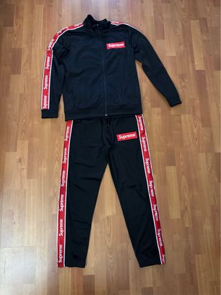Chándal Supreme Negro y Rojo