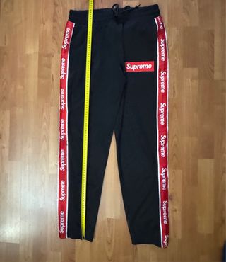 Chándal Supreme Negro y Rojo
