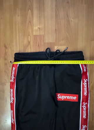 Chándal Supreme Negro y Rojo