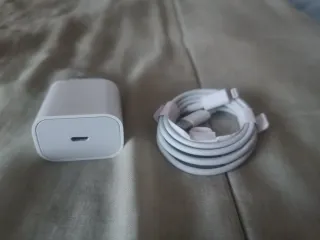 Cover iPhone 14 + Caricabatterie e Cavo