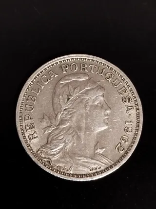 Moneda de 50 centavos República de Portugal 1962.